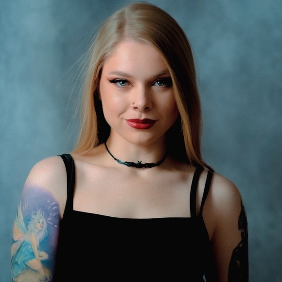 Meet your Posher, Alexandra - Picture 1 of 1